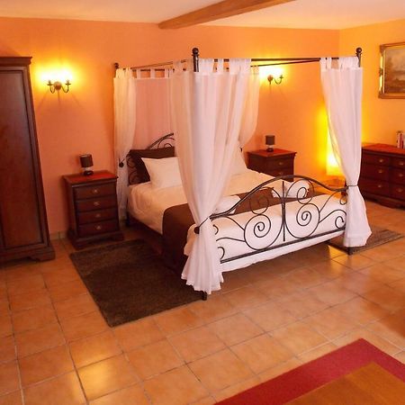 Chez Jousseaume Chambre D'Hotes Et Gites Saint-Ciers-Champagne Luaran gambar