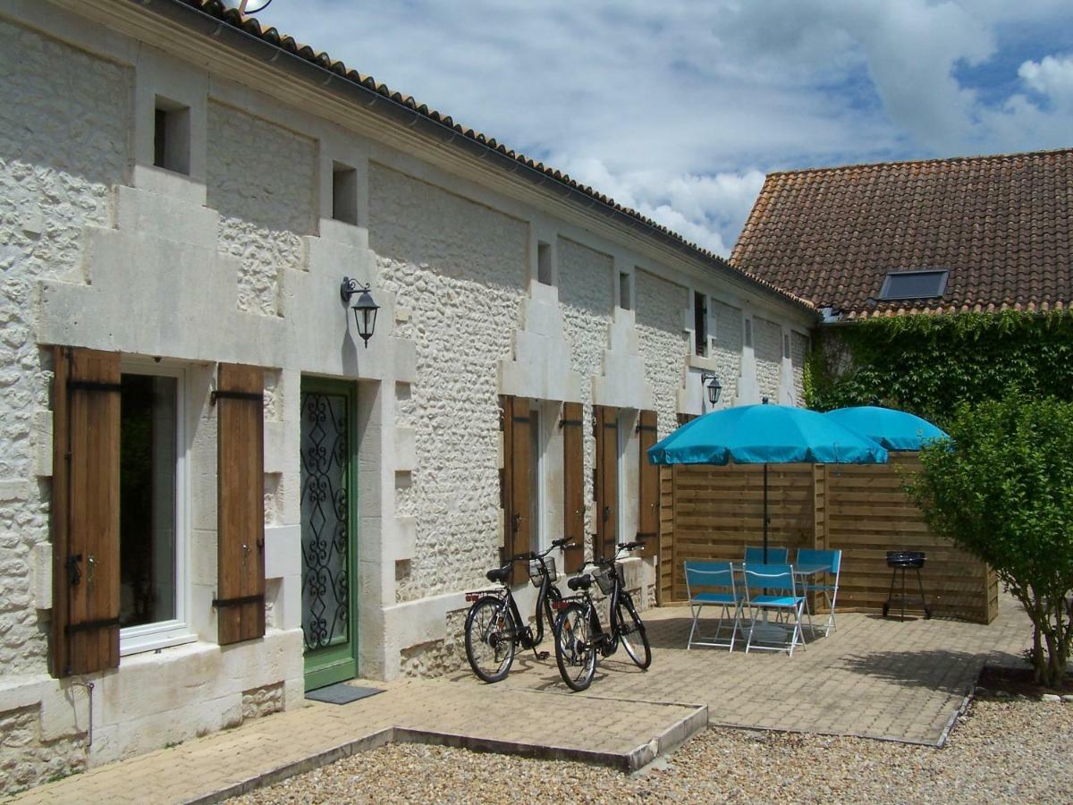 Chez Jousseaume Chambre D'Hotes Et Gites Saint-Ciers-Champagne Luaran gambar