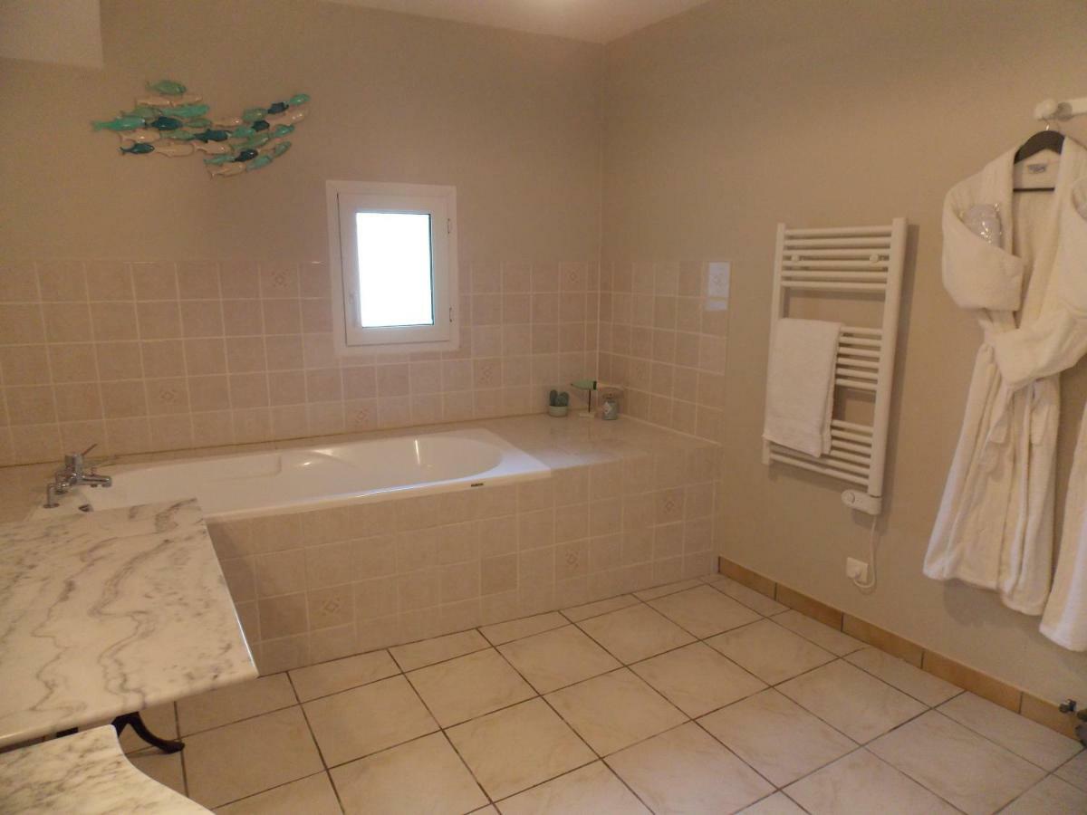 Chez Jousseaume Chambre D'Hotes Et Gites Saint-Ciers-Champagne Luaran gambar